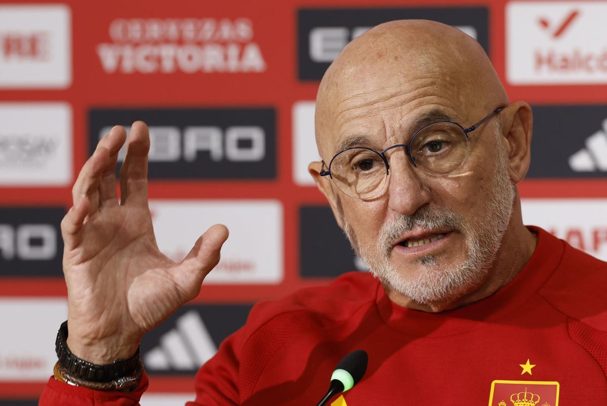 A De la Fuente le espera una lista complicada para la Finalissima frente a Argentina