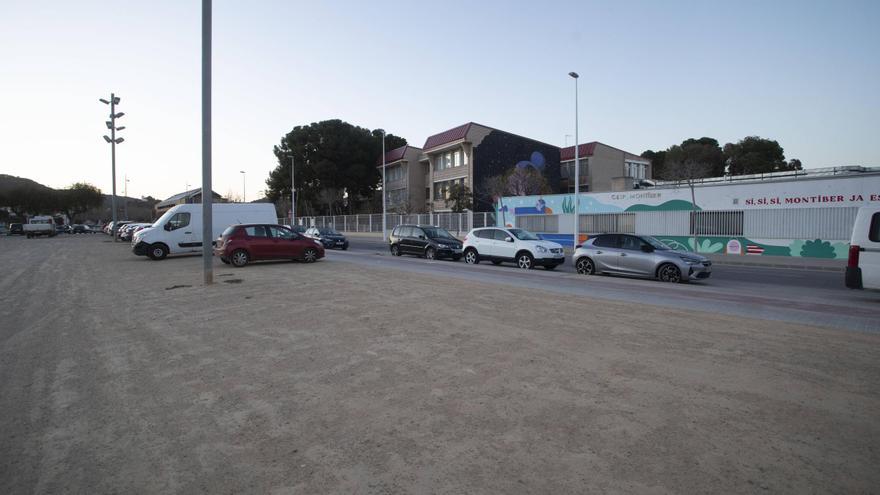 El polvo del recinto taurino de Sagunt moviliza a las madres y padres de un colegio