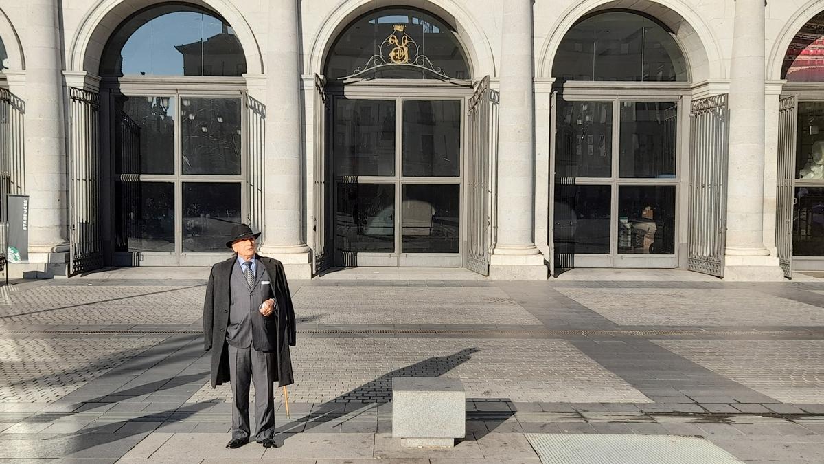 El bailaor, en la puerta del Teatro Real