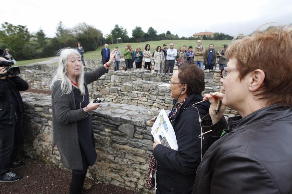 Mary Beard visitando la Villa Romana de Veranes