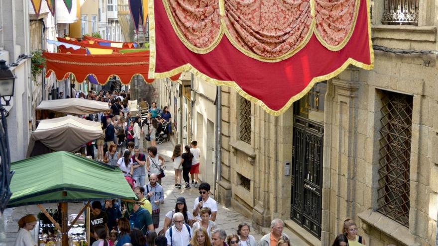 Música, teatro, acrobacias y juegos infantiles para la Feira das Marabillas