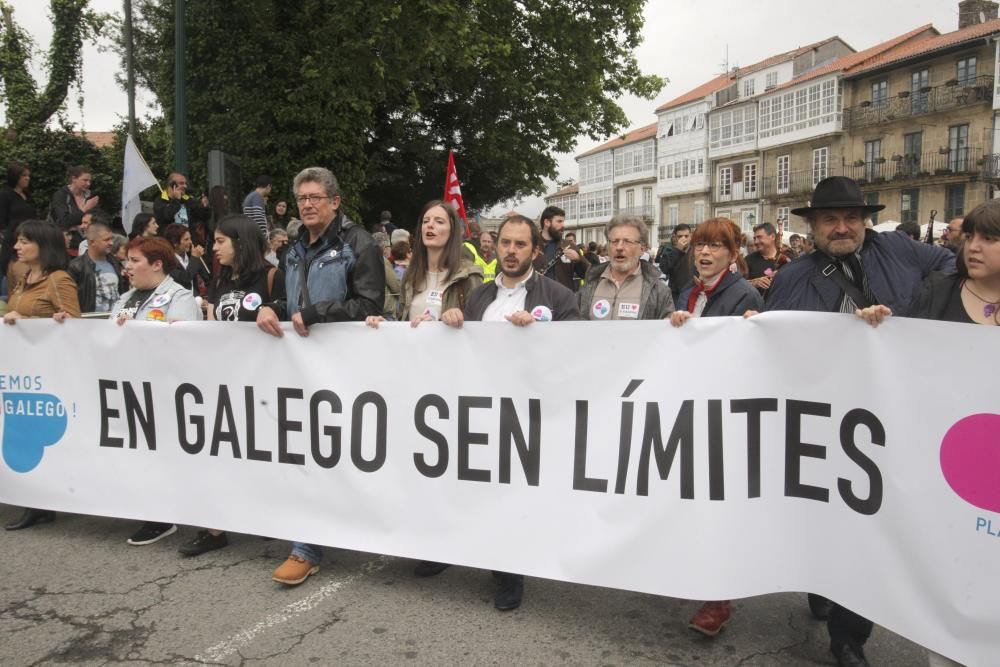 Diferentes entidades y colectivos salen a la calle para denunciar los impedimentos para usar el idioma "con normalidad" en el día a día.