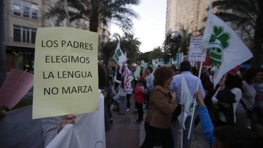El PP llama a los padres a protestar hoy «contra la imposición del catalán»
