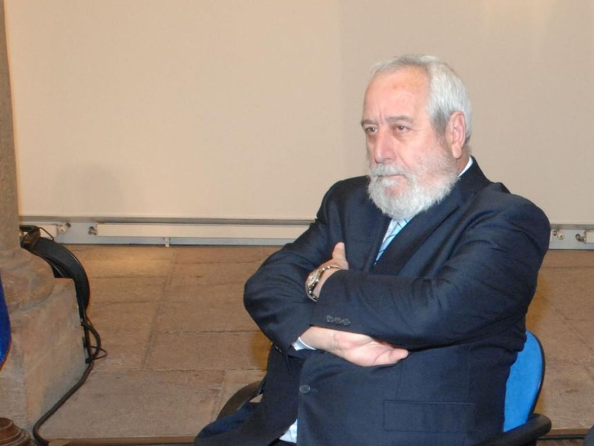 Dos honores póstumos: el abogado Francisco Prendes Quirós, hijo predilecto de Gijón y el escritor Luis Sepúlveda, hijo adoptivo