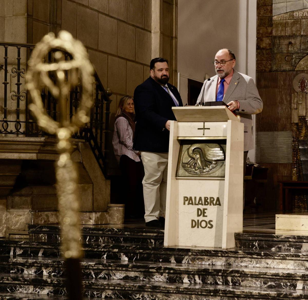 La Hermandad de la Vera Cruz recibe al Santo Cristo de la Misericordia como nuevo titular (en imágenes)