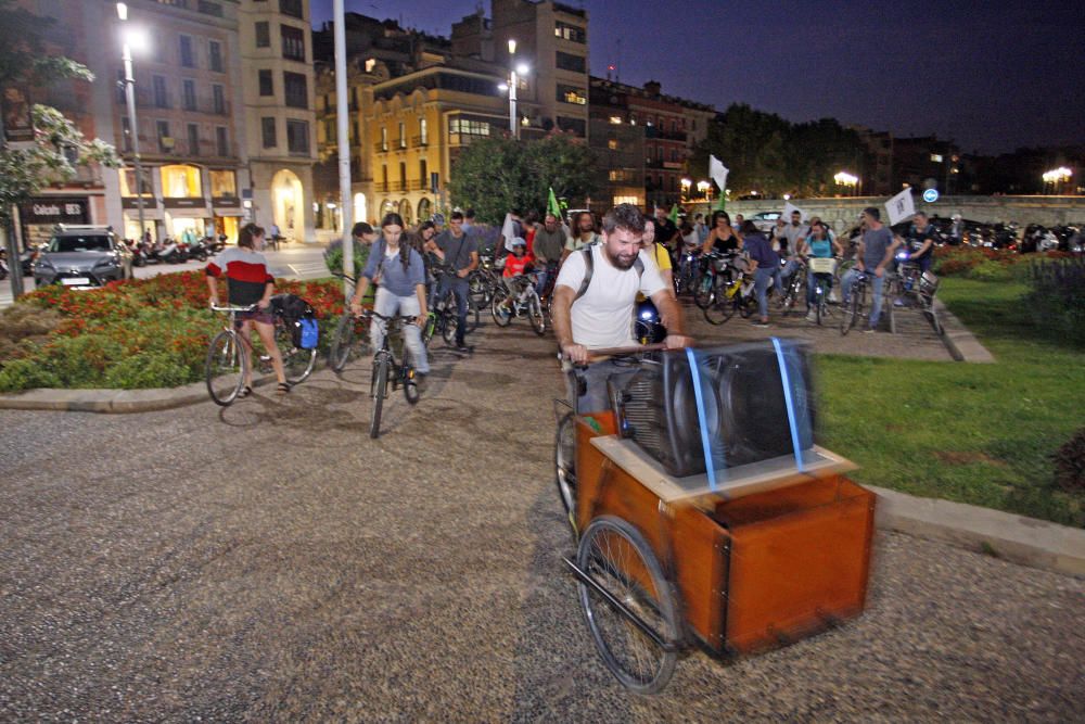 Bicicletada pels carrers de Girona per reclamar polítiques sostenibles