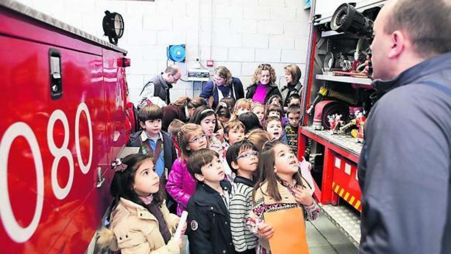 Éxito de visitantes en el fin de semana de puertas abiertas del parque de Bomberos local