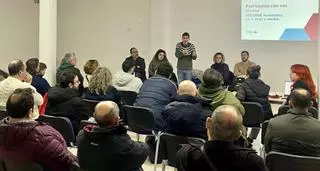 Luís Pérez escoita á veciñanza de Olveira e avalía os investimentos na parroquia