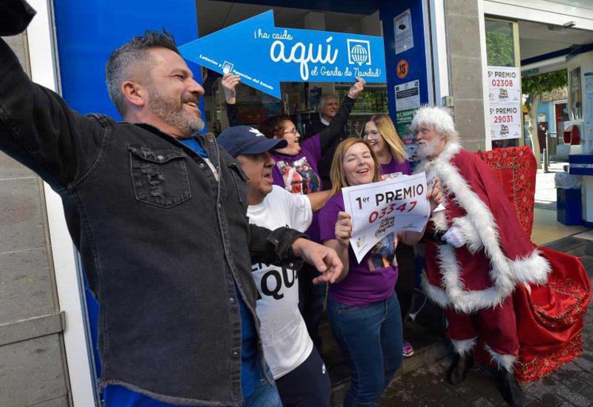 22-12-2018 LAS PALMAS DE GRAN CANARIA. Toca el Primer Premio y dos quintos premios en la administración de la calle Ripoche. Fotógrafo: ANDRES CRUZ  | 22/12/2018 | Fotógrafo: Andrés Cruz