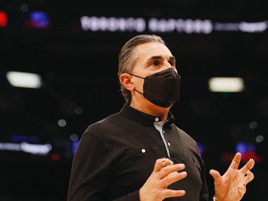 Sergio Scariolo, en el banquillo de los Raptors.