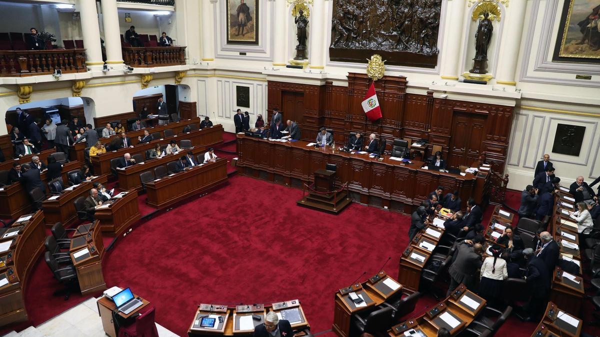 El Congreso de Perú , en una reunión