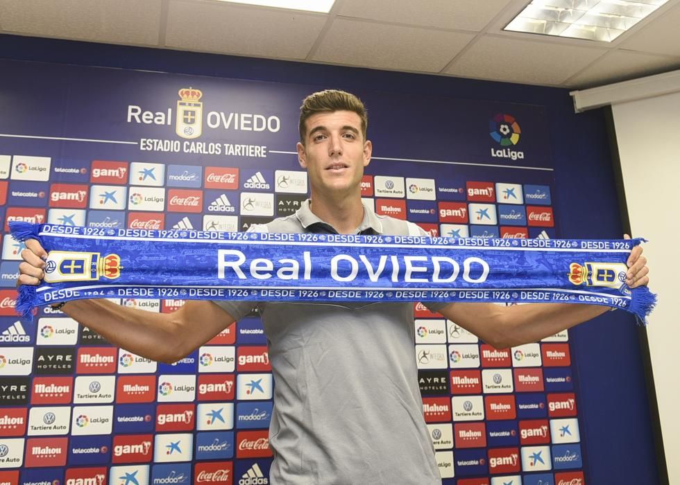 Presentación de Javi Fernández con el Real Oviedo