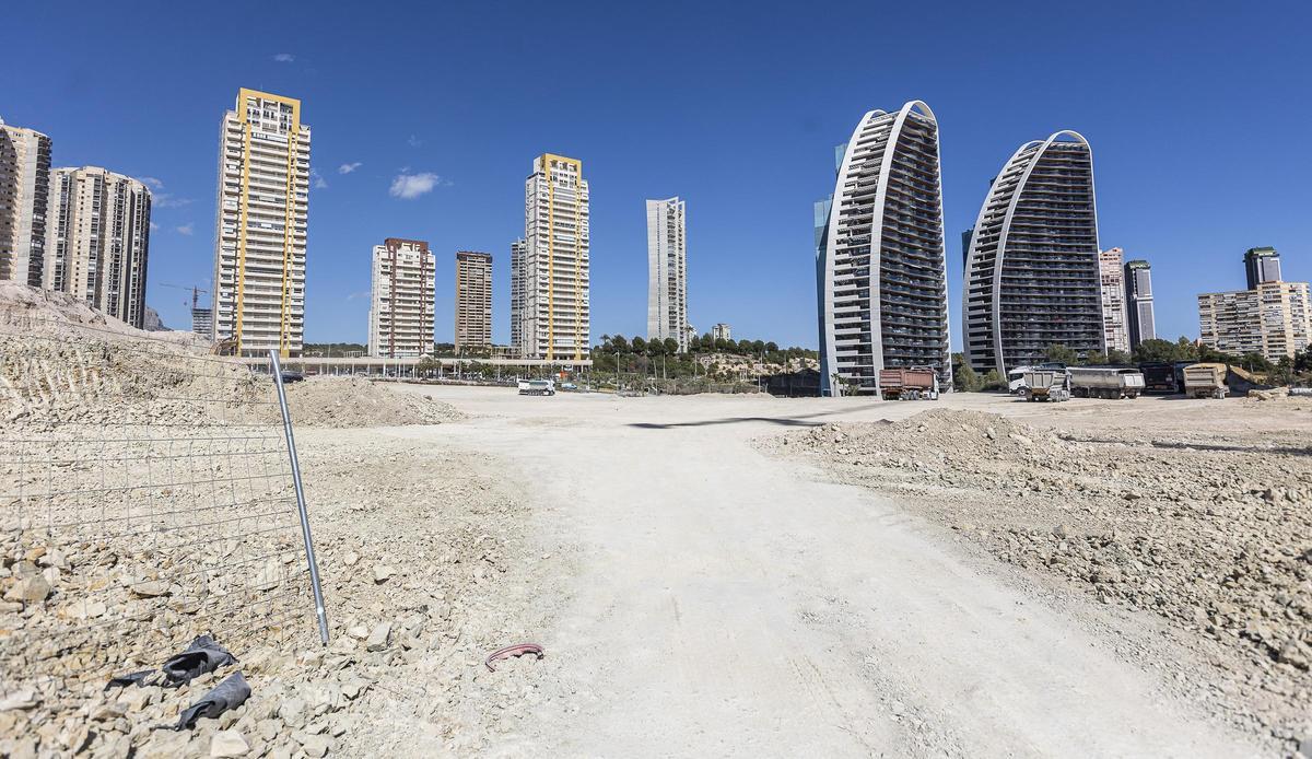 El lugar donde se trabaja para construir la nueva pista de atletismo de Benidorm.