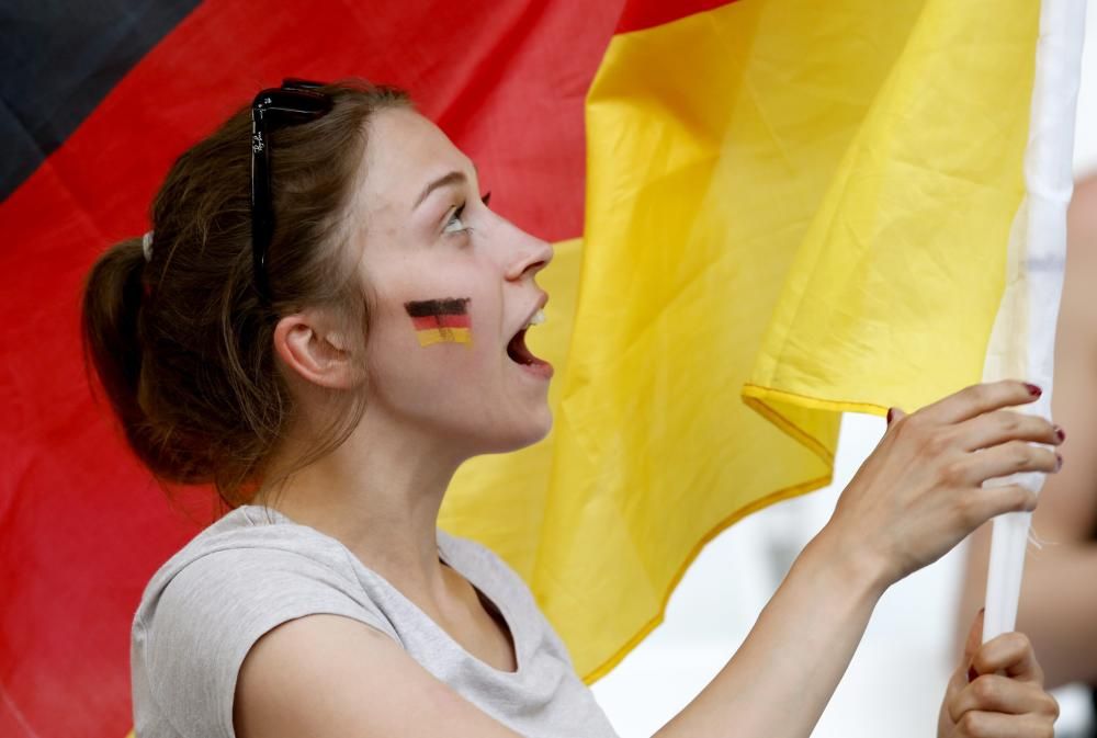 Las aficiones calientan el Alemania-Francia