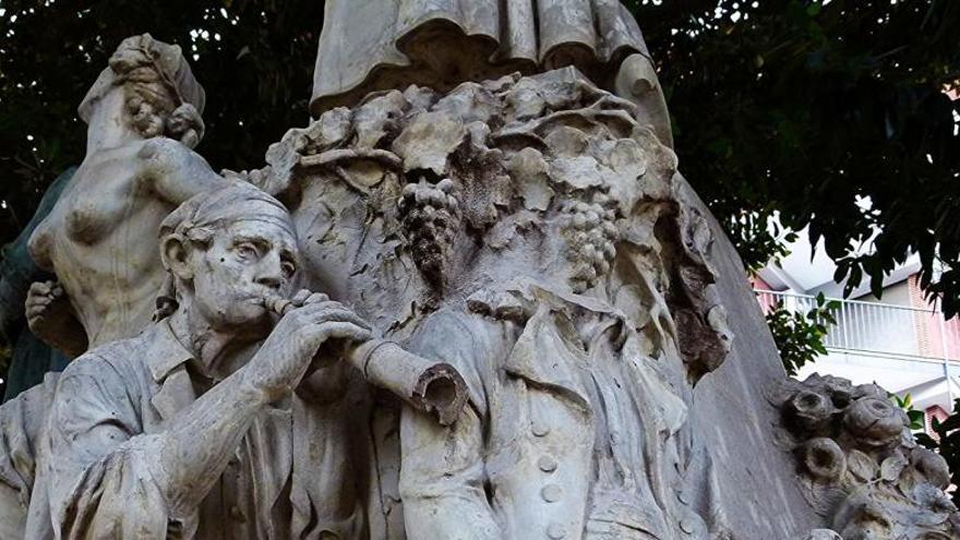 Valencia reparará la escultura a Teodoro Llorente