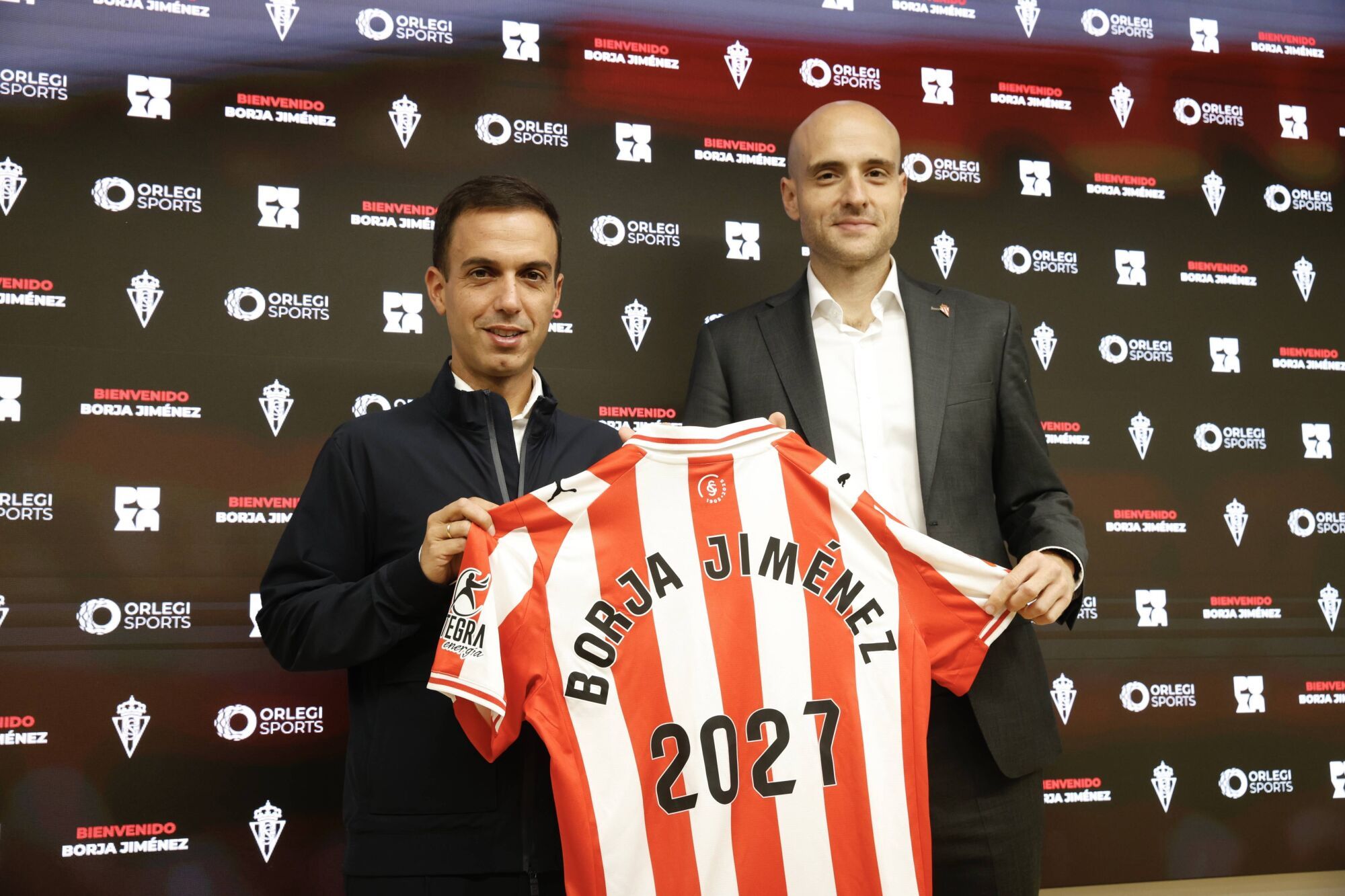 Gijón.Estadio El Molinón. Presentación oficial de Borja Jiménez como nuevo entrenador del Sporting de Gijón junto a David Guerra