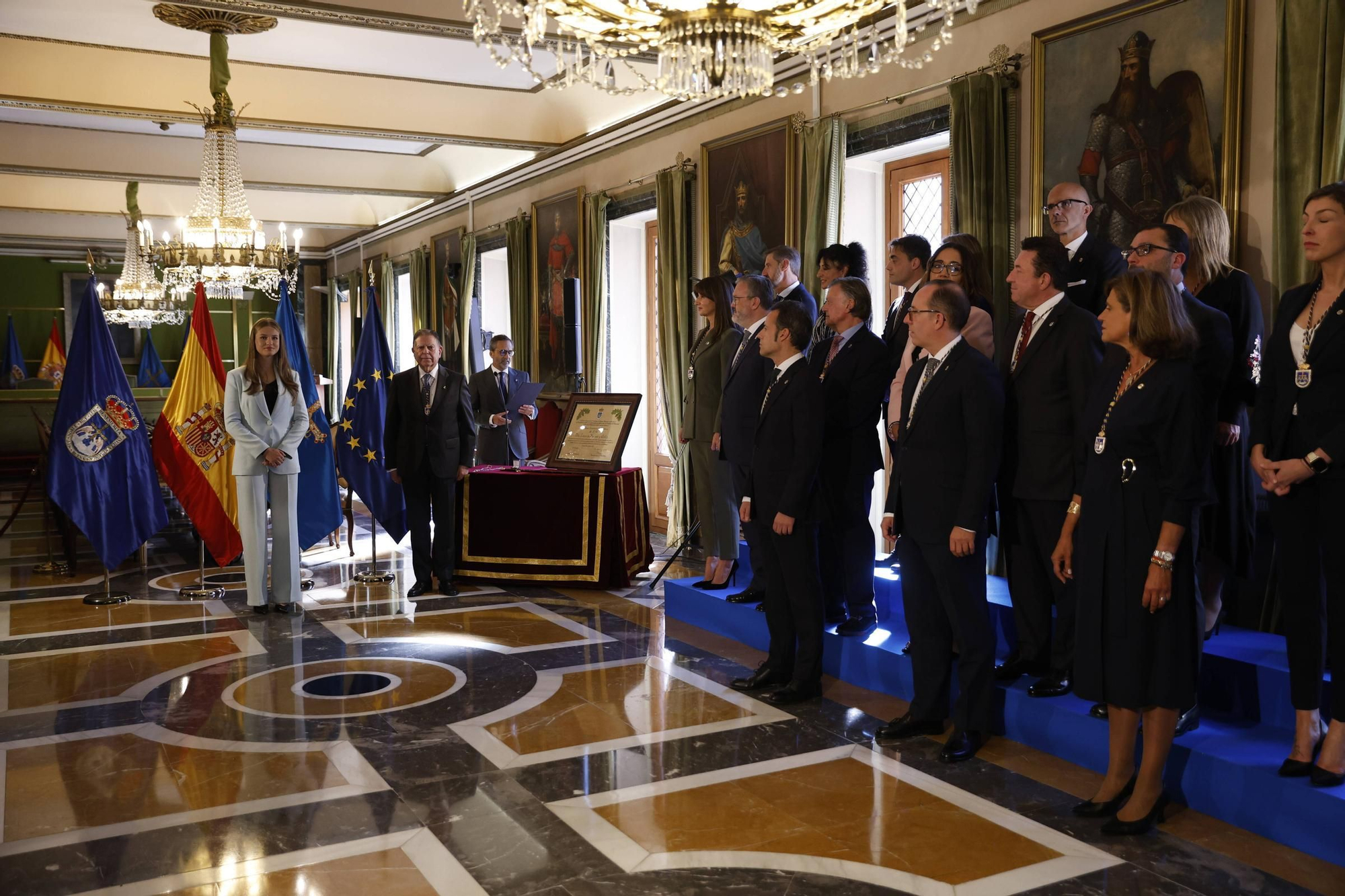 La Princesa Leonor recibe el título de Alcaldesa Honoraria de Oviedo en salón del plenos del Ayuntamiento. 
