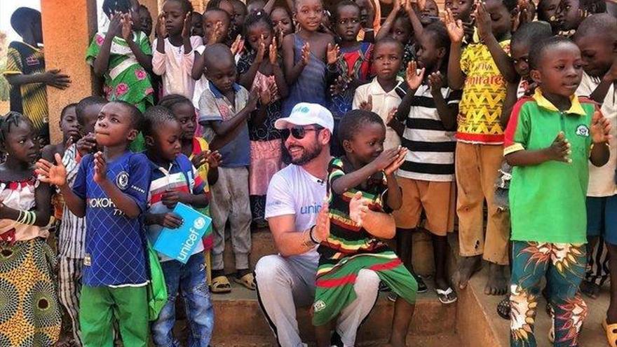 Miguel Poveda viaja a Burkina Faso con Unicef