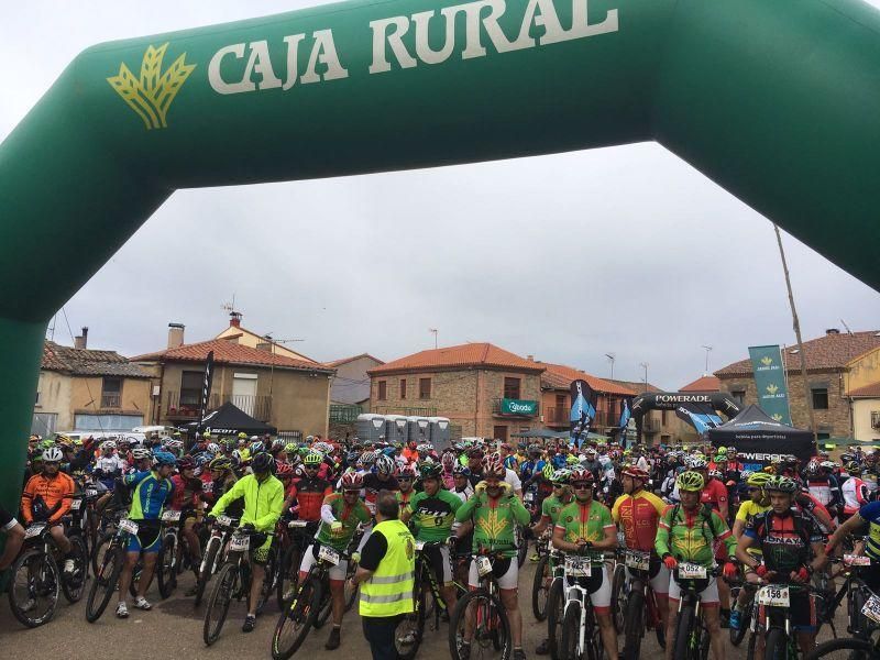 Marcha de ciclismo y senderismo en Carbajales de A