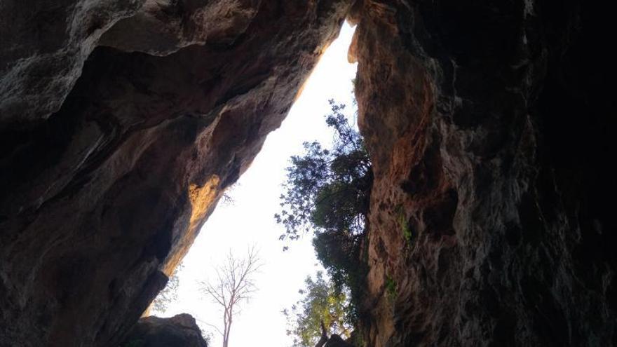 El misterio del sol en la Cova de Bolumini: la arqueología busca la luz