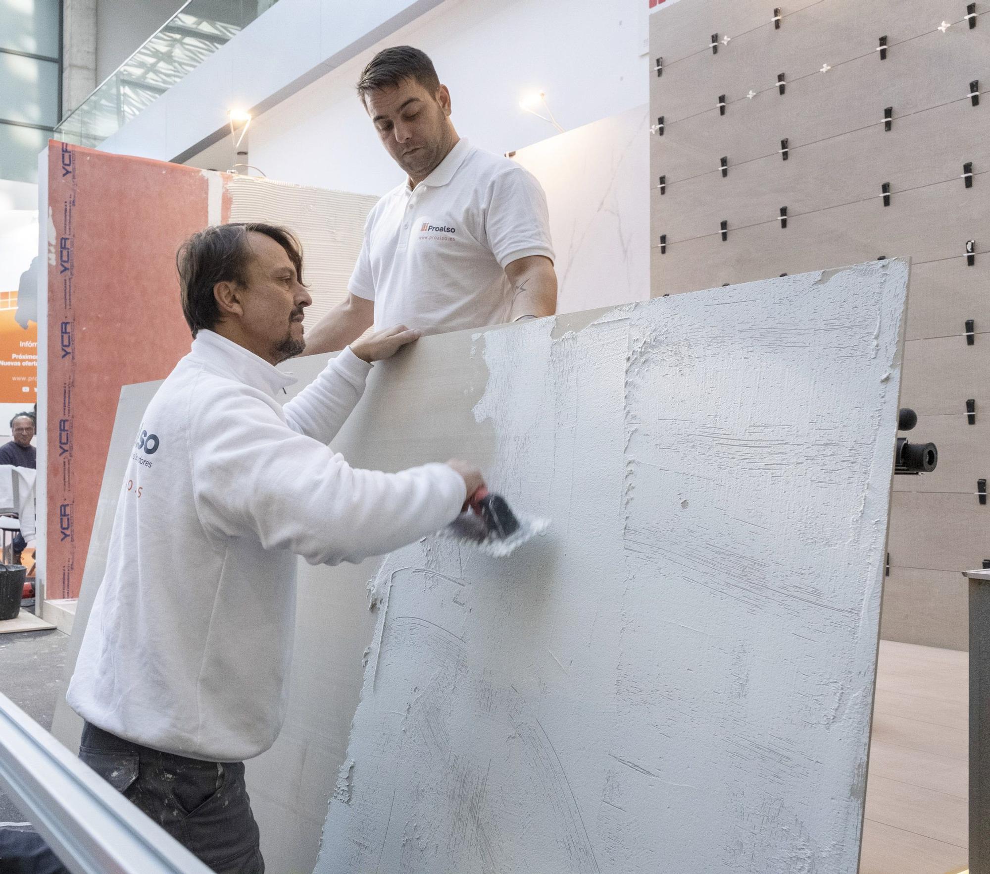 El sector azulejero produce grandes placas cerámicas de hasta tres metros.