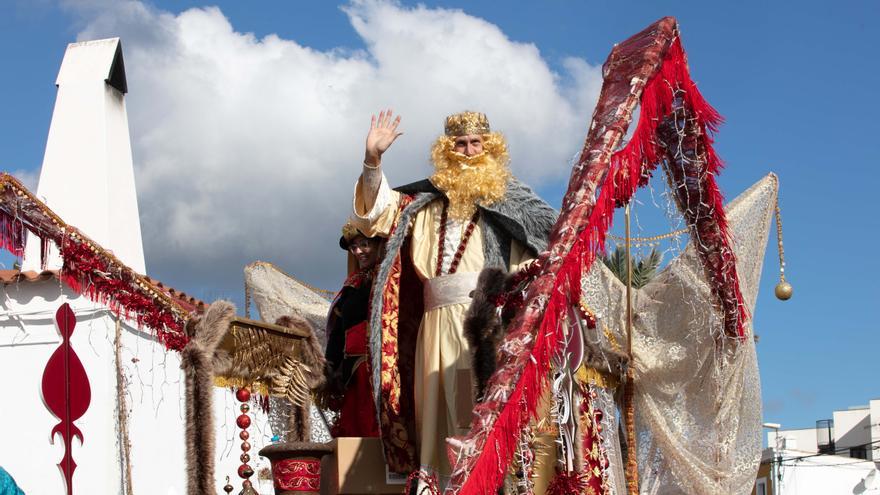 La cabalgata de Reyes Magos trae la magia a Jesús