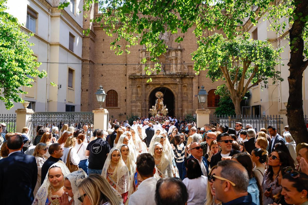 La Virgen de Tabacalera recorre el barrio de la Exposición