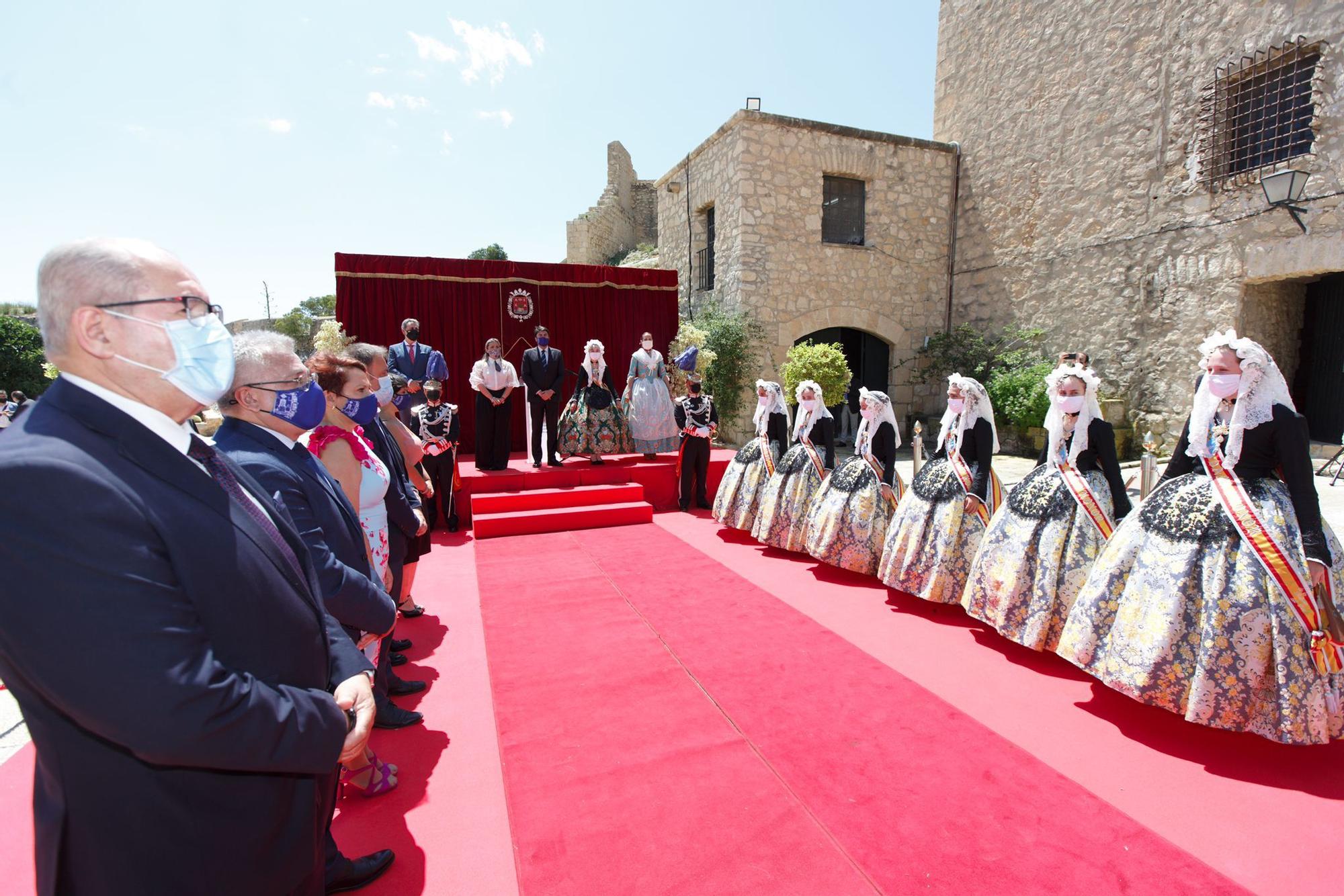 Las 82 candidatas a Bellea del Foc Infantil se reúnen en el Castillo de Santa Bárbara