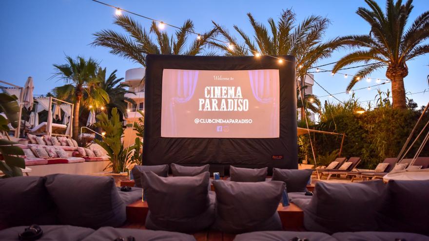 ¿Te apuntas a este planazo? Cine al aire libre bajo las estrellas en este hotel de Ibiza