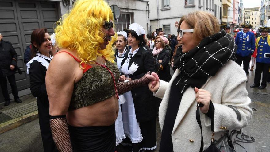 Flores a los referentes del Entroido coruñés