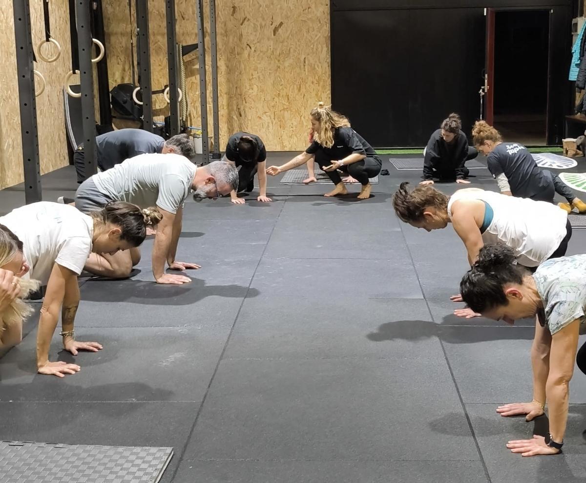 Ana Nieto dirige una de las clases.