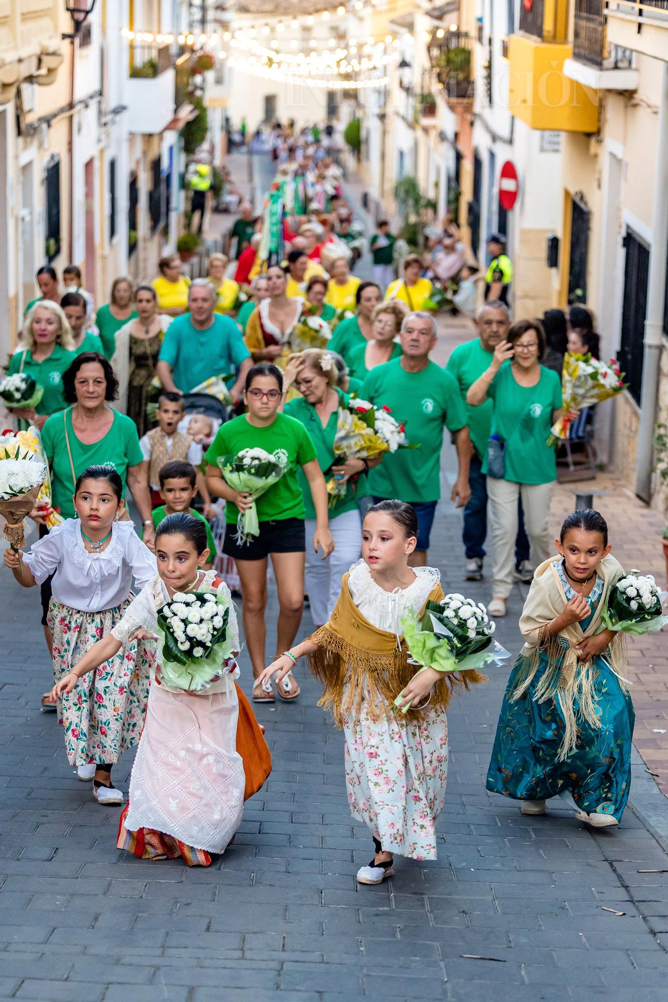 Ofrenda de flores a la Mare de Déu de l'Assumpciò en La Nucía