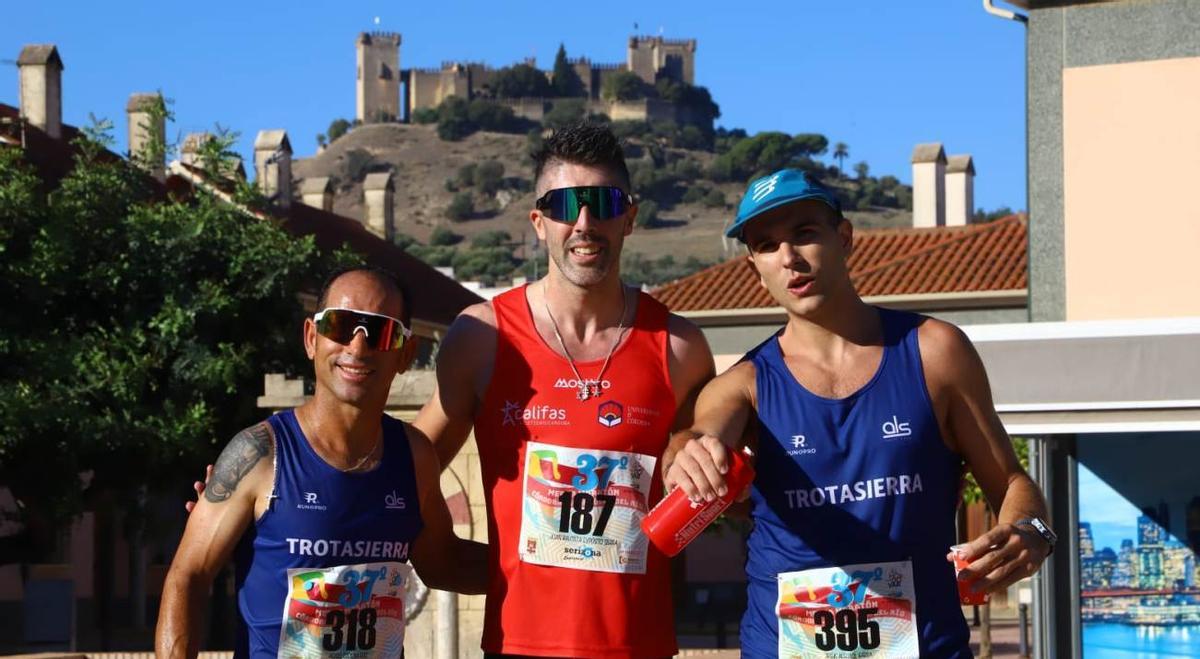 Jesús Alguacil, Juan Bautista Expósito y Pedro Catena a la finalización de la carrera.