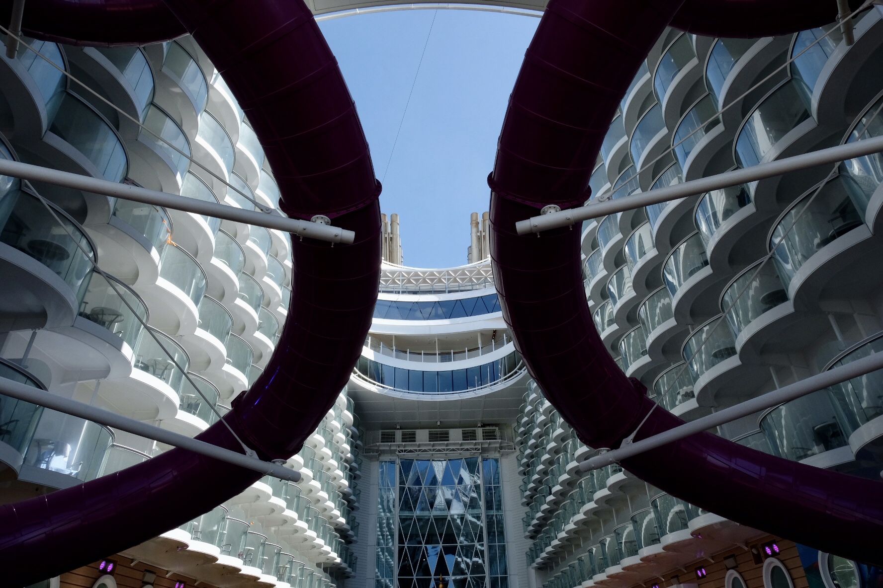 El 'Wonder of the seas', el crucero más grande del mundo, en el puerto de Málaga