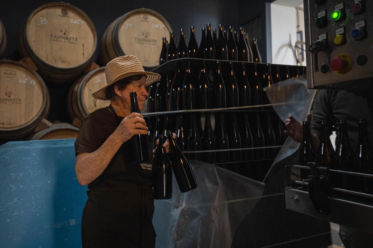 La técnica del cordón trenzado en bodegas Tajinaste, La Orotava