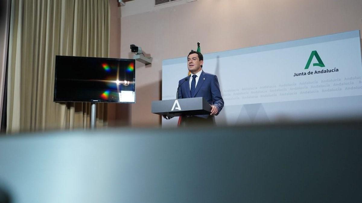 El presidente andaluz, Juanma Moreno, en una comparecencia telemática tras la cuarta videoconferencia de la Conferencia de Presidentes Autonómicos con Pedro Sánchez.