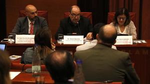  Saül Gordillo, director de Catalunya Ràdio; Vicent Sanchis, director de TV-3, y Núria Llorach, presidenta de la CCMA, en el Parlament.