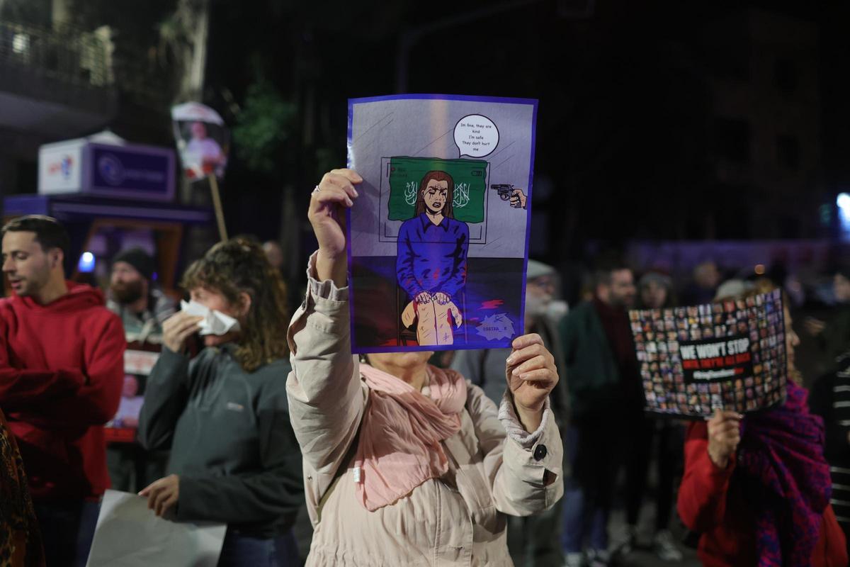 Familiares de los rehenes de Hamás protestan frente al domicilio de Netanyahu