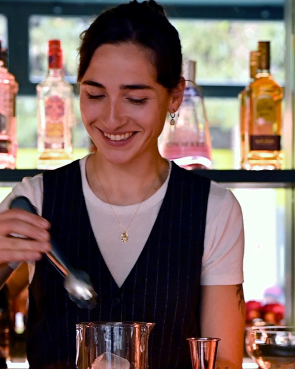 Mireia Riba exercint de cambrera