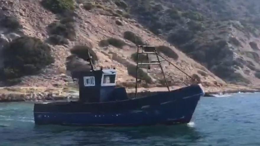 VÍDEO: El pesquero de la Mola fue utilizado como patera