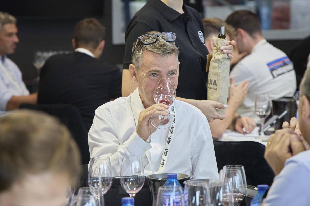 Un dels sommeliers participants en el tast a cegues.