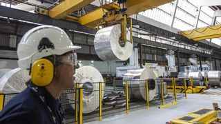 La fábrica de aluminio de Alicante cambia de dueño
