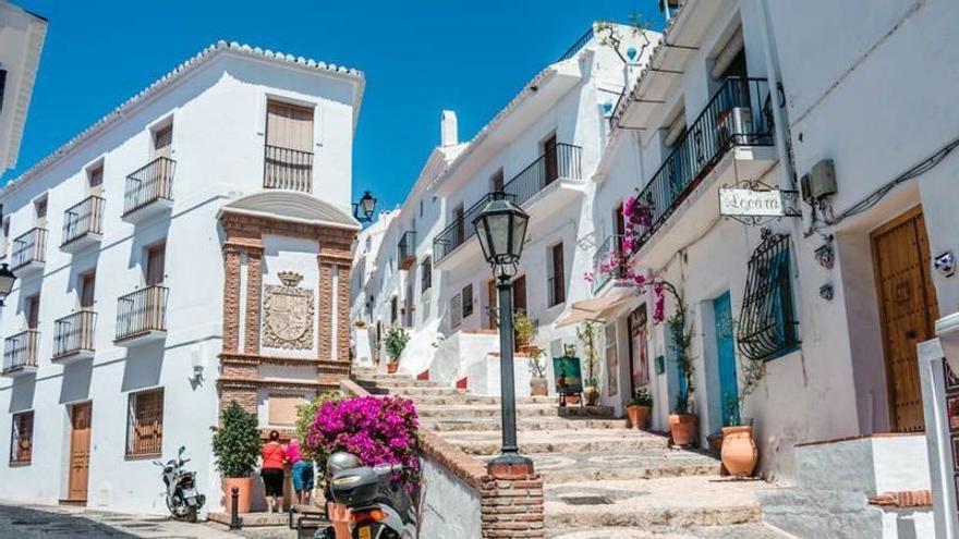 La Guardia Civil registra durante más de 13 horas el Ayuntamiento de Frigiliana por posibles delitos de prevaricación y malversación