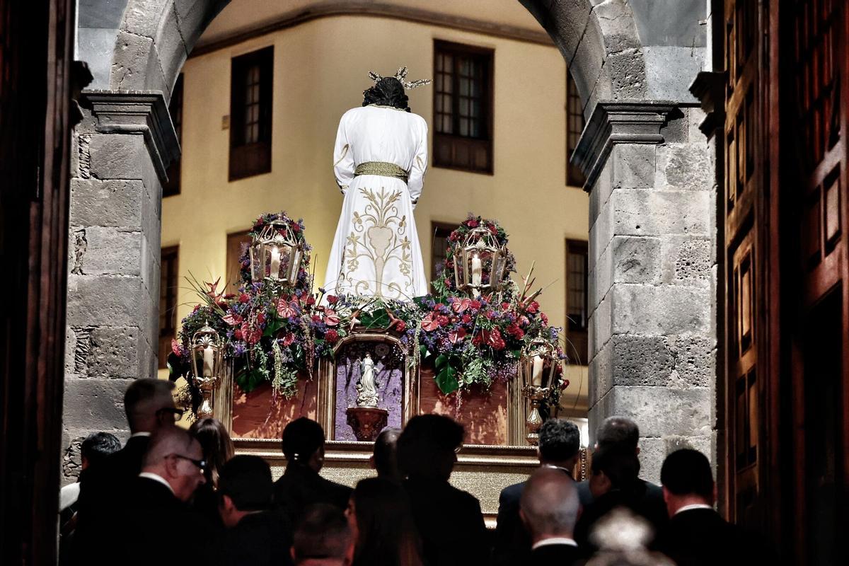 Jueves Santo: Procesión de La Macarena y El Cautivo, en Santa Cruz