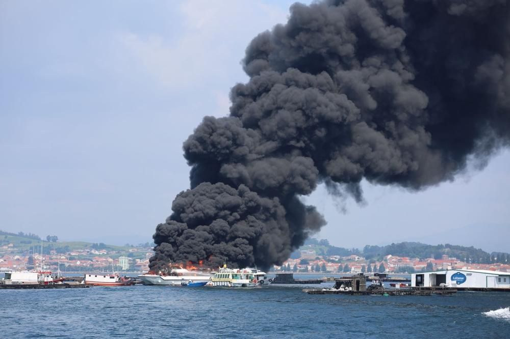 Arde un catamarán de pasajeros en A Toxa