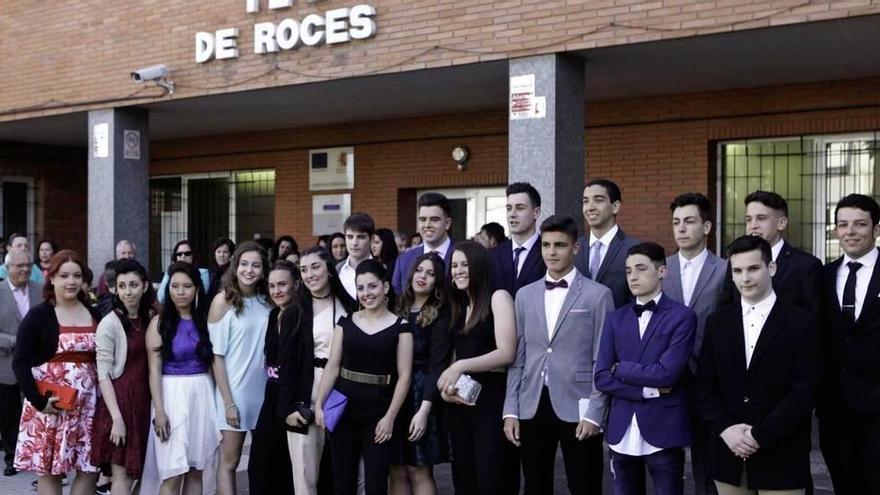 Los bachilleres celebran &quot;horas de esfuerzo&quot; con las graduaciones