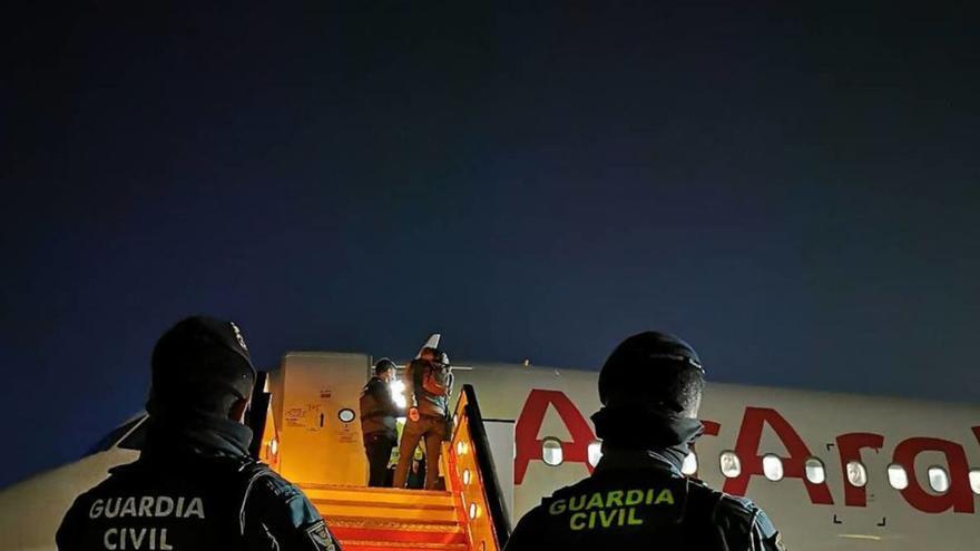 Los fugados del avión patera: «El plan era llegar a Turquía y emigrar a otro país»