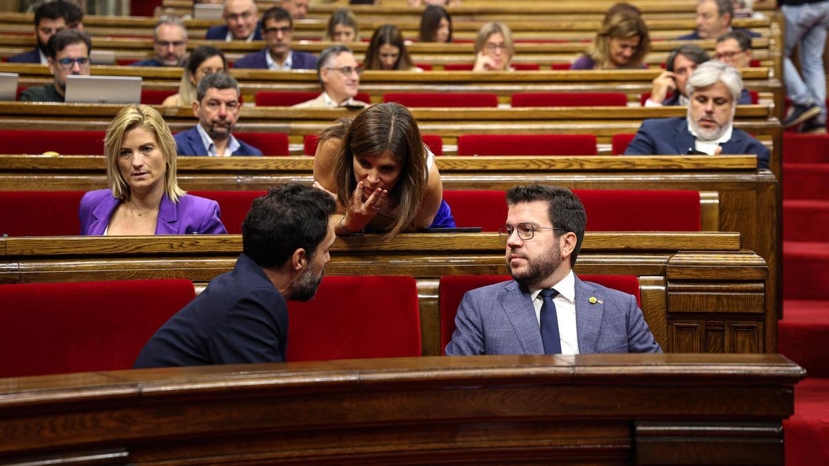 Roger Torrent, Marta Vilalta y Pere Aragonès este viernes en el pleno del Parlament.