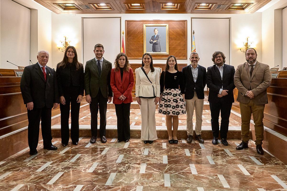 AUTORITATS MUNICIPALS AMB LA SECRETARIA D’ESTAT DE TURISME, EL PRESIDENT DE LA FEDERACIÓ DE FALLES I LES FALLERES MAJORS, ACOMPANYATS PELS EXPRESIDENTES DE LA FEDERACIÓ DE FALLES, JESUS GARCIA CÀNOVES I TELMO GADEA BOIX