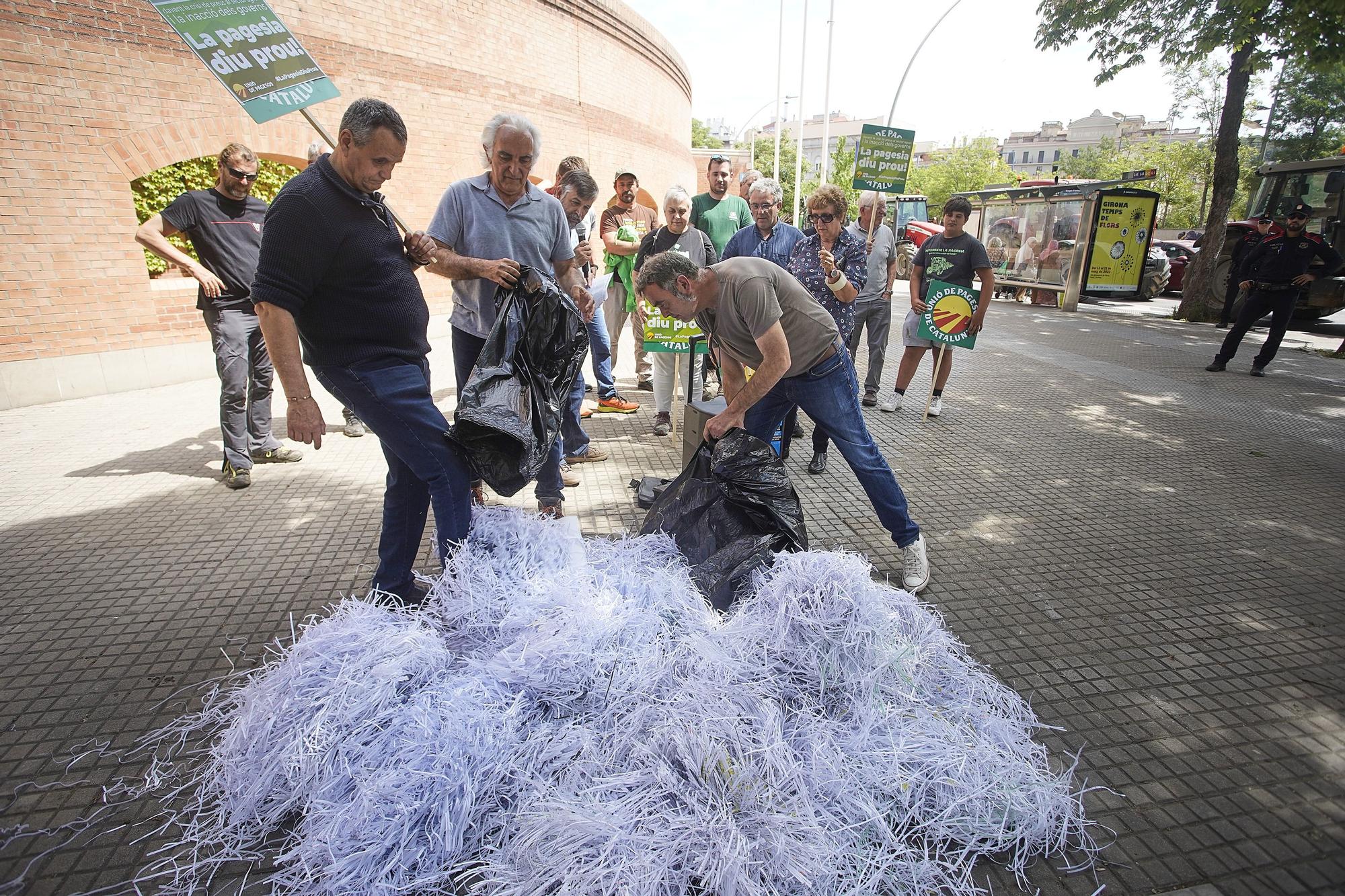 Els pagesos denuncien l'excés de burocràcia